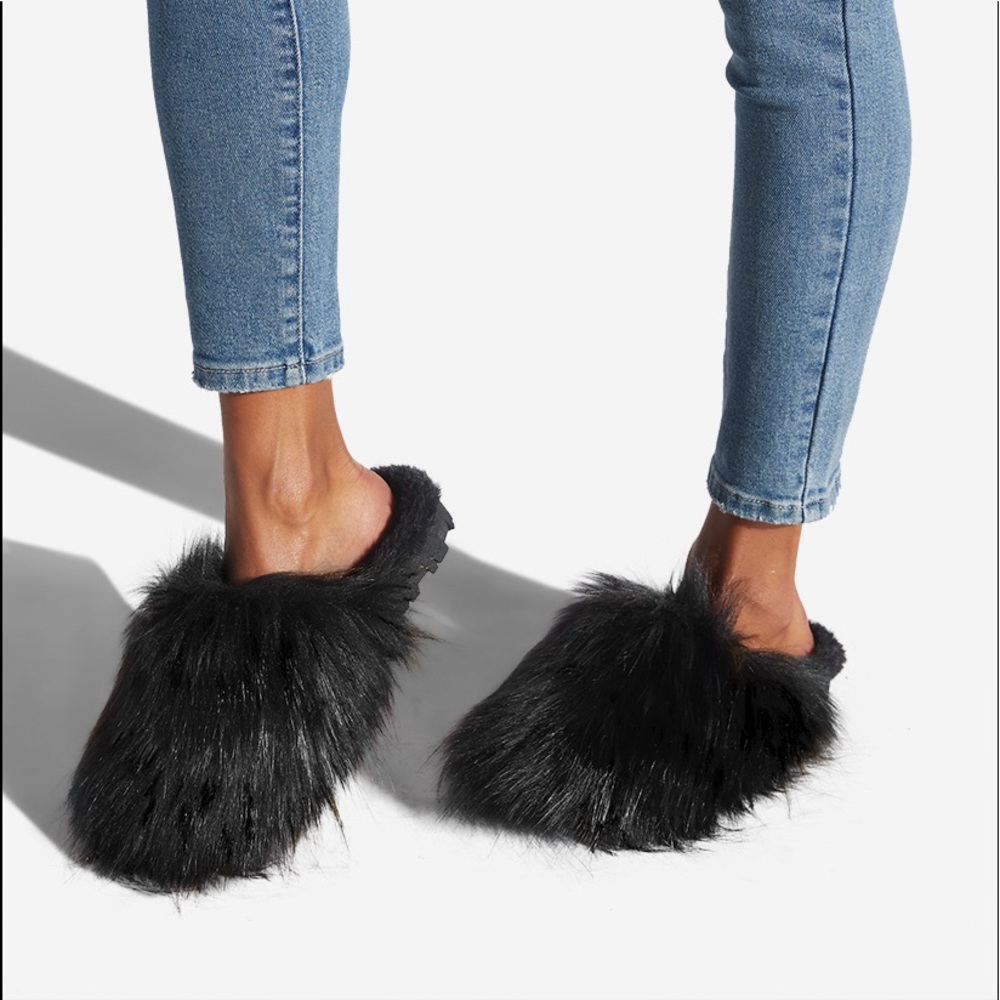 Slip On Fuzzie - Black